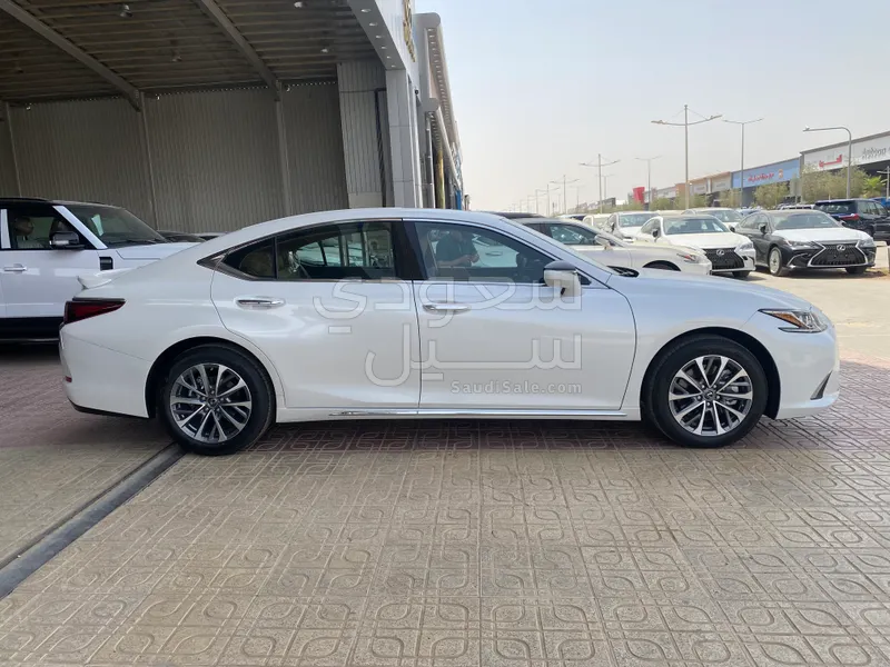 2025 Lexus ES 350
