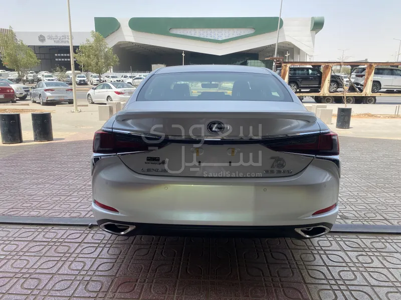 2025 Lexus ES 350