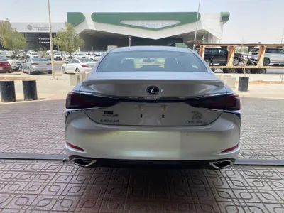 2025 Lexus ES 350