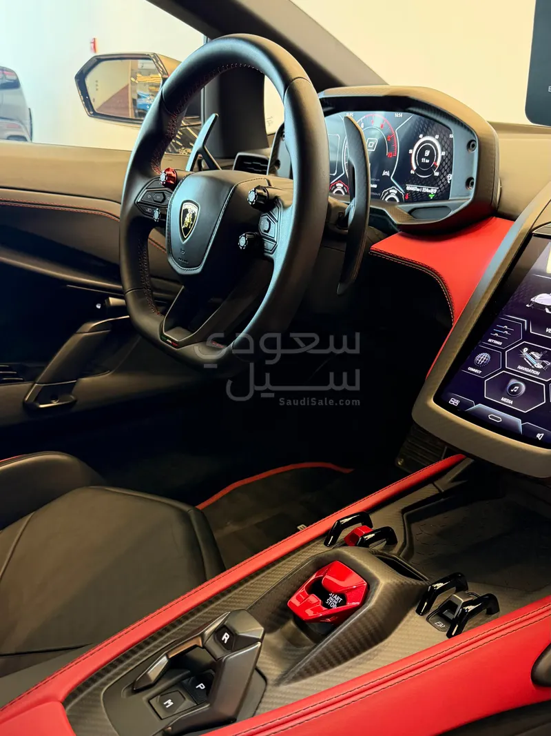 2024 لمبرجيني ريفويلتو
