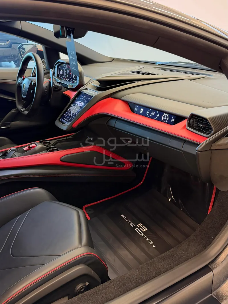 2024 لمبرجيني ريفويلتو