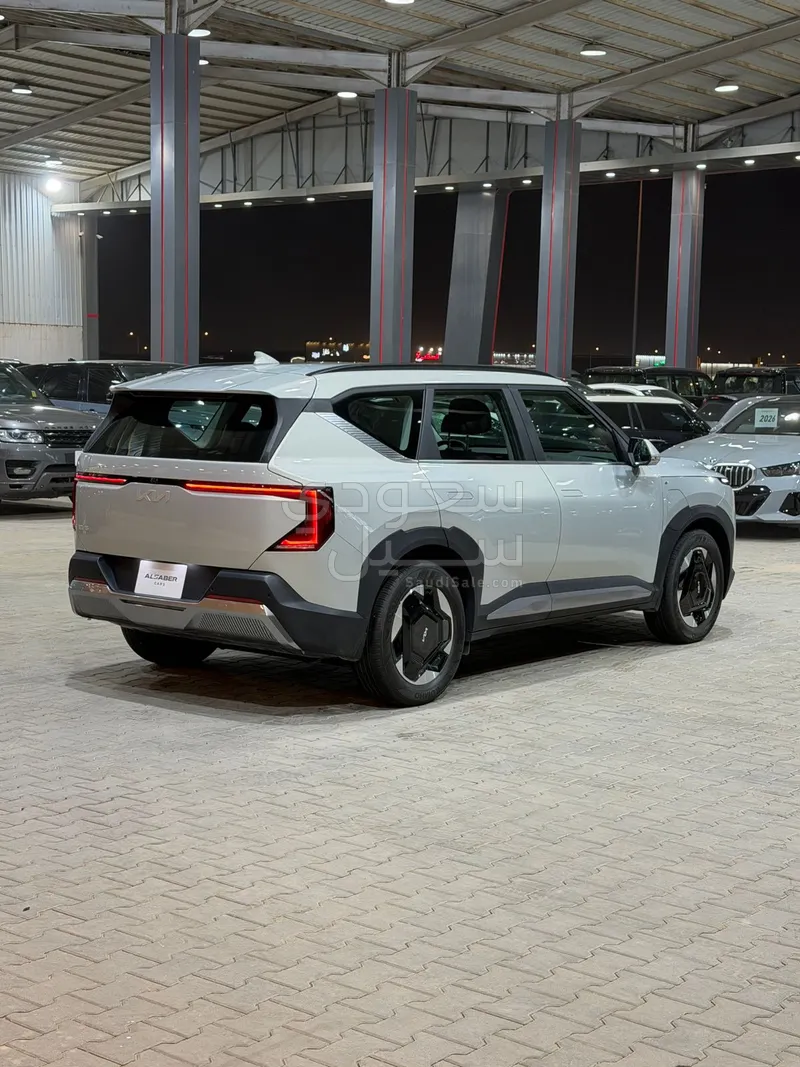 2025 كيا EV5