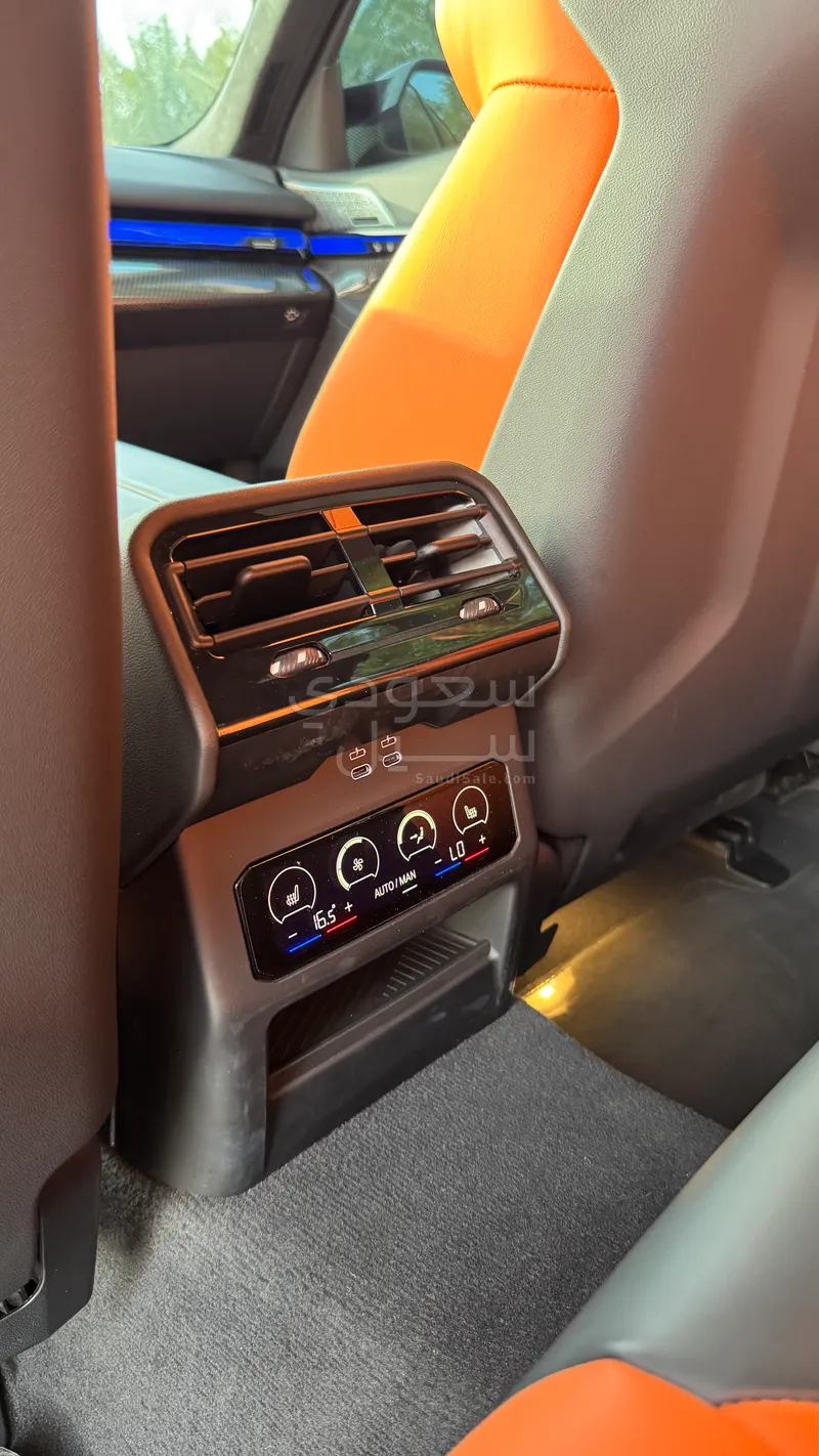 2025 BMW M Series M5
