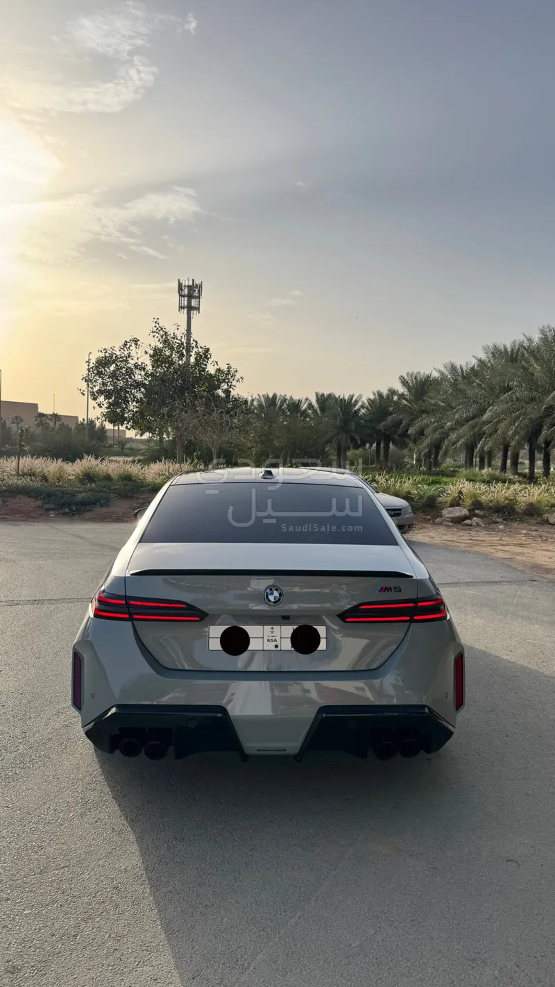 2025 BMW M Series M5
