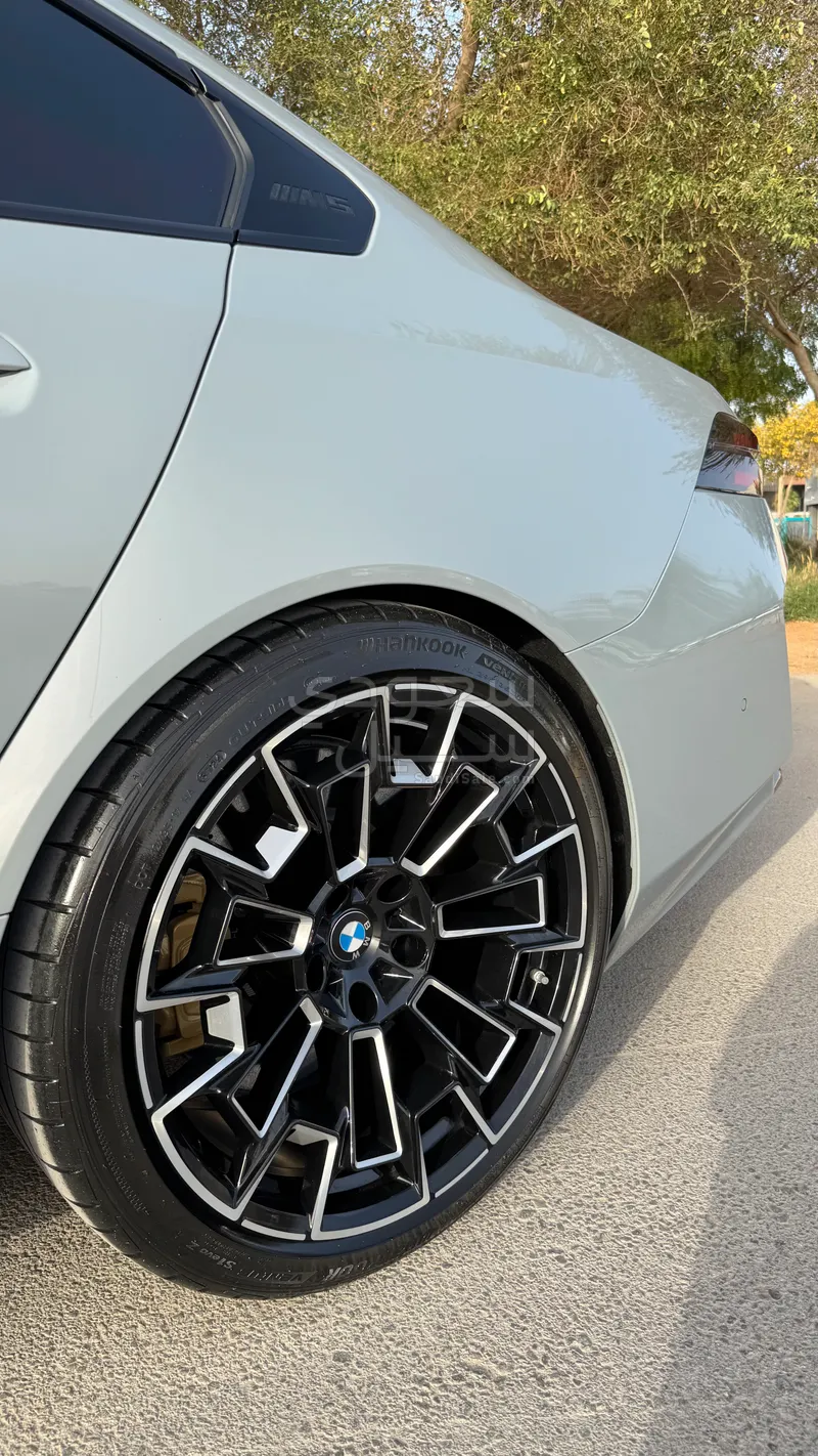 2025 BMW M Series M5
