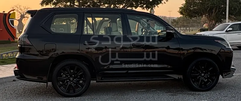 2019 لكزس إل إكس 570 بلاك اديشن