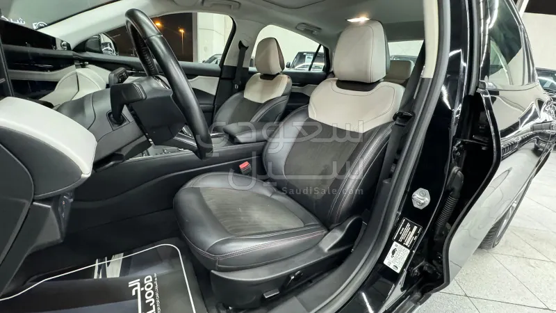 2023 Ford Taurus Trend