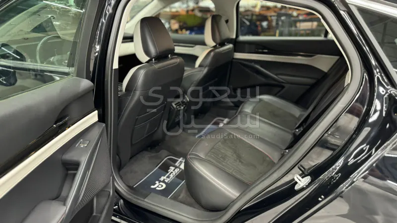 2023 Ford Taurus Trend
