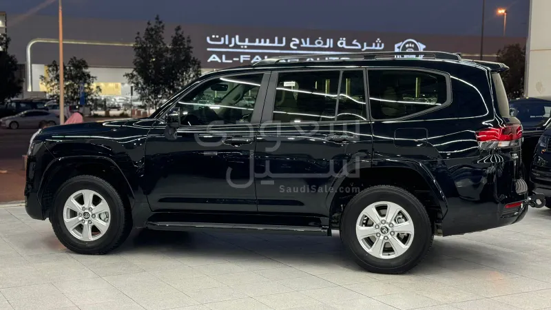 2025 Toyota Land Cruiser GXR 2