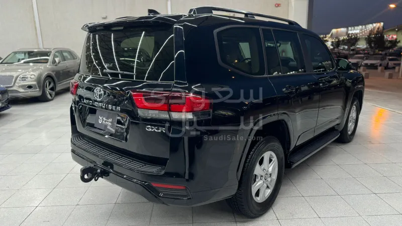 2025 Toyota Land Cruiser GXR 2