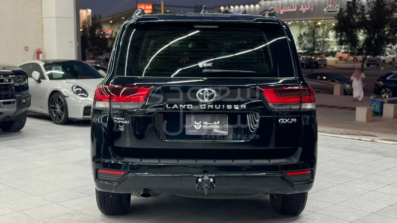 2025 Toyota Land Cruiser GXR 2