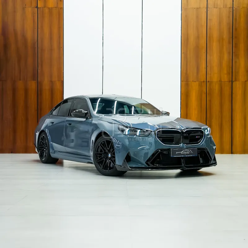 2025 BMW M Series M5
