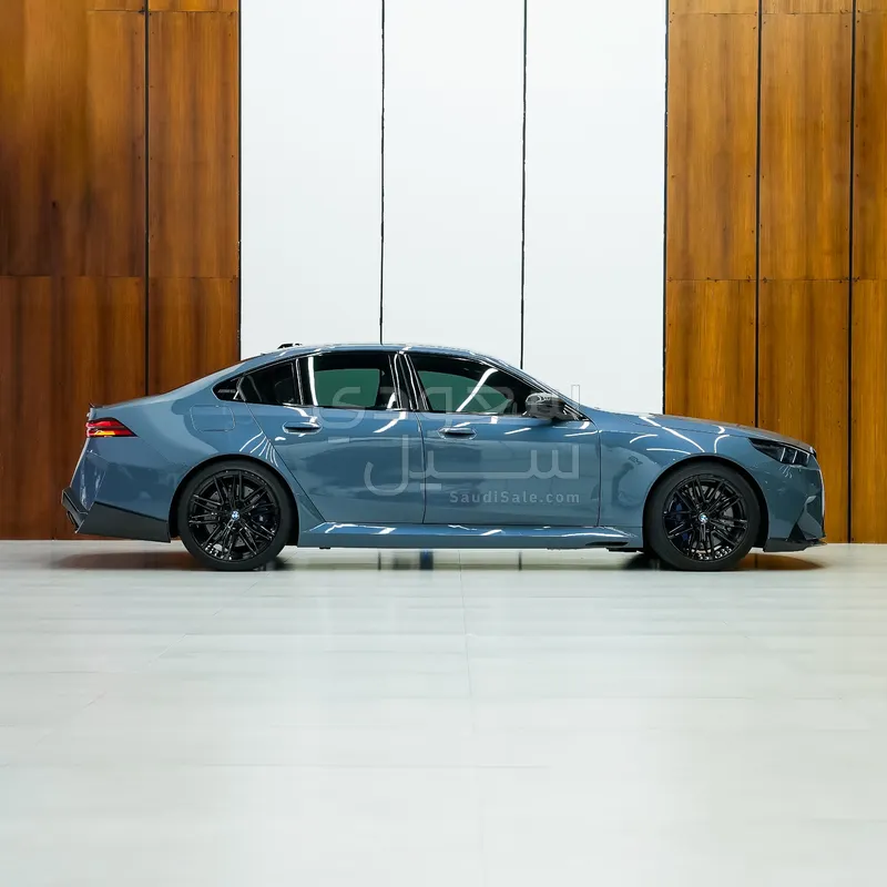 2025 BMW M Series M5