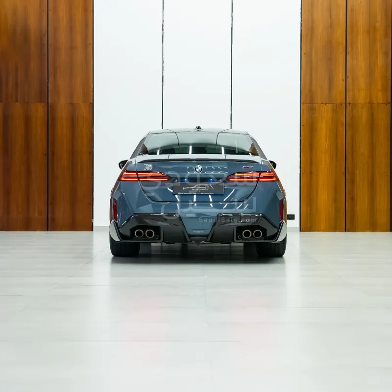 2025 BMW M Series M5