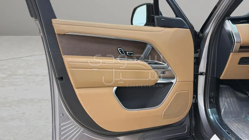 2025 Land Rover Range Rover Vogue SE