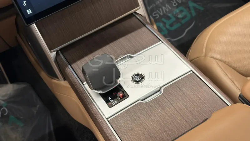 2025 Land Rover Range Rover Vogue SE