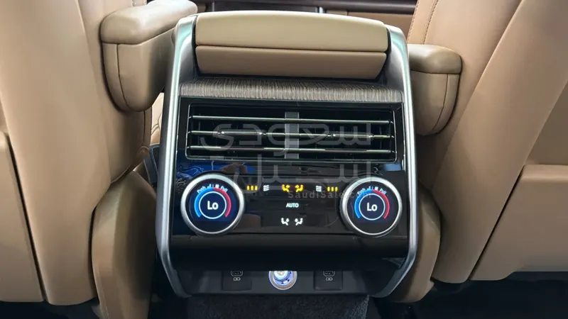 2025 Land Rover Range Rover Vogue SE