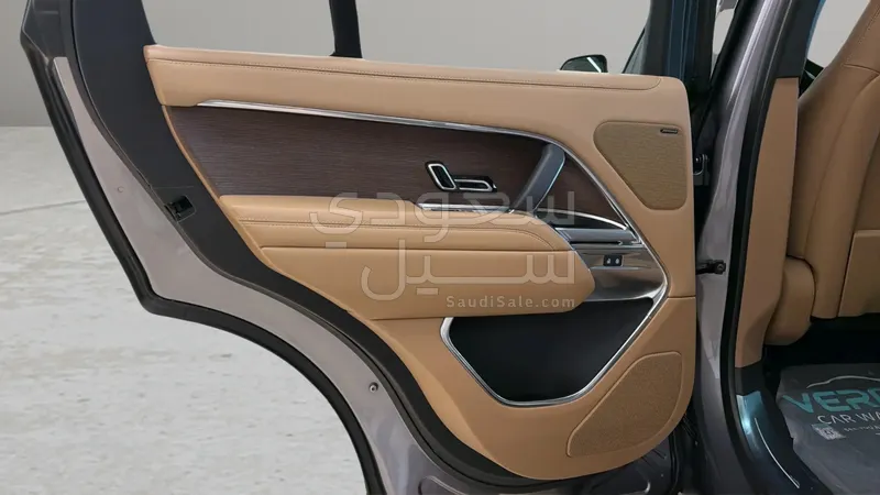 2025 Land Rover Range Rover Vogue SE
