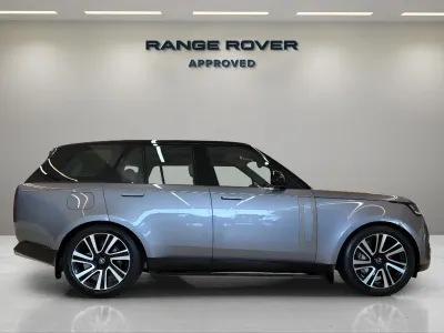 2025 Land Rover Range Rover Vogue SE