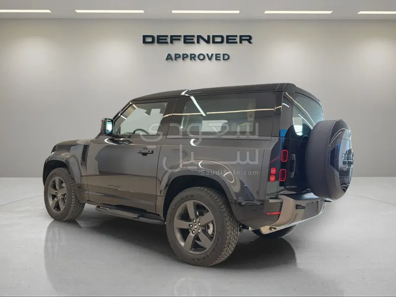 2025 Land Rover Defender 90