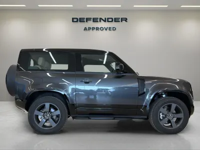 2025 Land Rover Defender 90