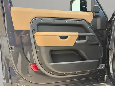 2025 Land Rover Defender 90