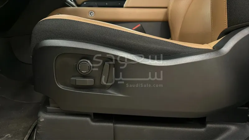 2025 Land Rover Defender X