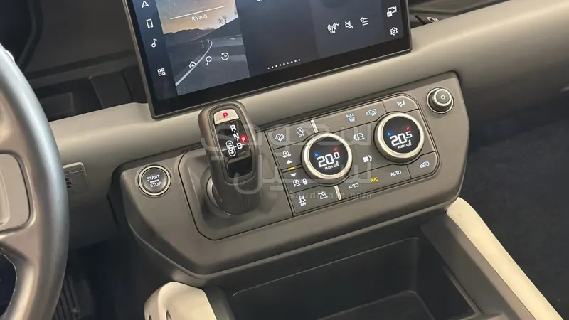 2025 Land Rover Defender 110