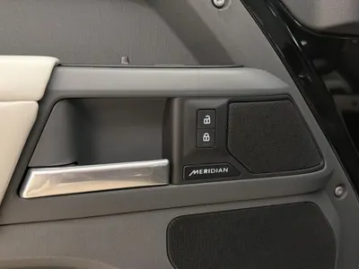 2025 Land Rover Defender 110
