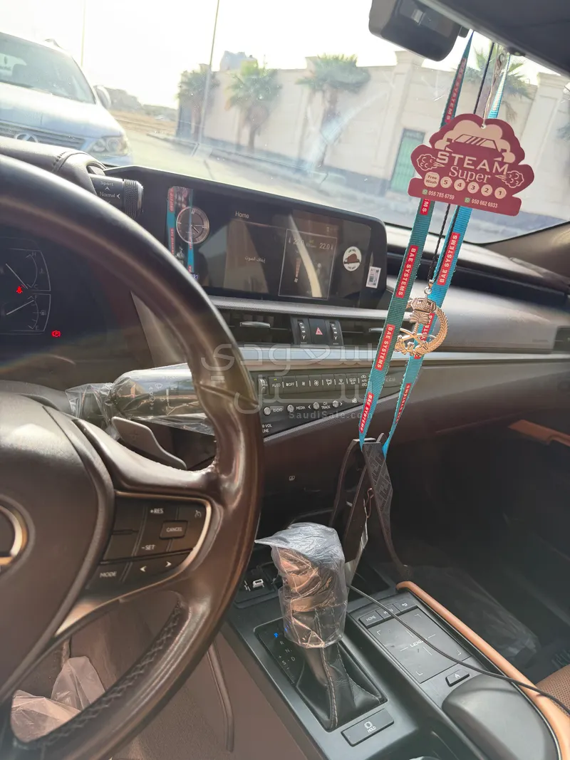 2020 لكزس آي إس 250