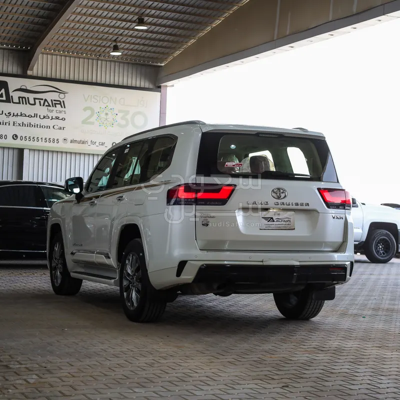2024 Toyota Land Cruiser VXR