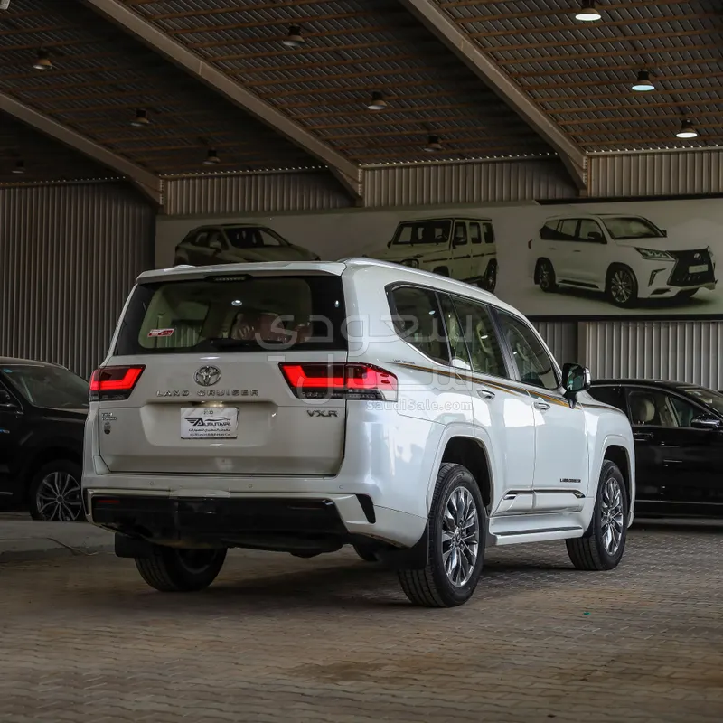 2024 Toyota Land Cruiser VXR
