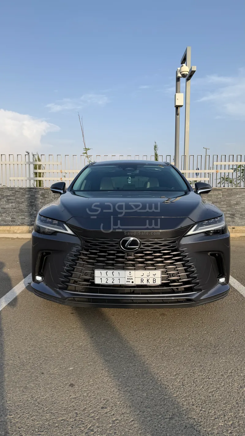 2025 لكزس أر إكس 350