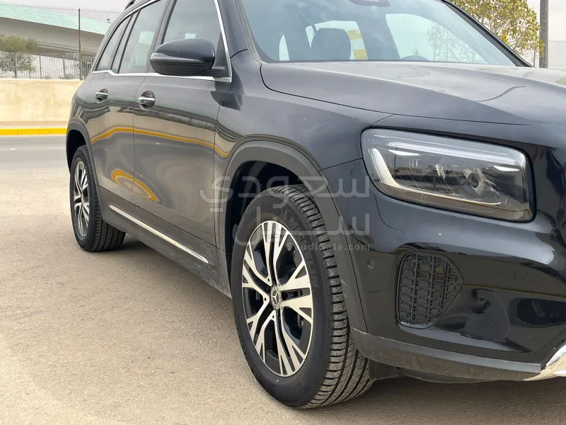 2025 Mercedes-Benz GLB 250