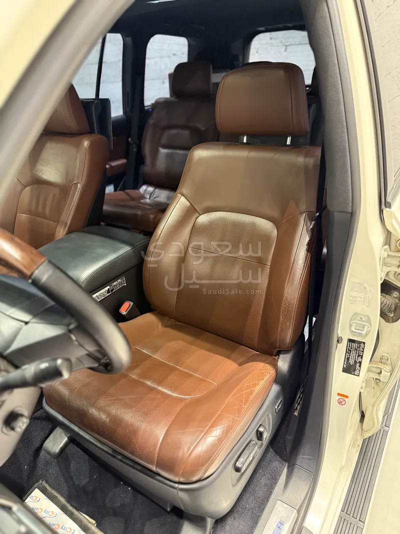 2017 تويوتا لاند كروزر في اكس ار