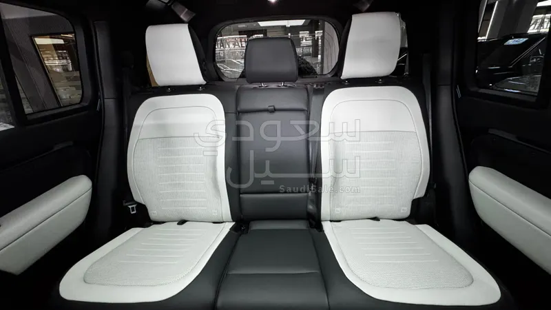 2026 Land Rover Defender Octa