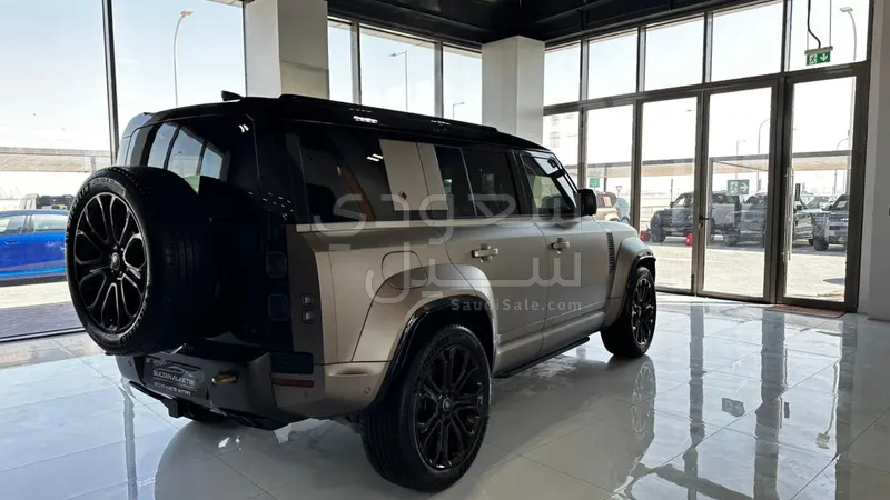 2025 Land Rover Defender Octa