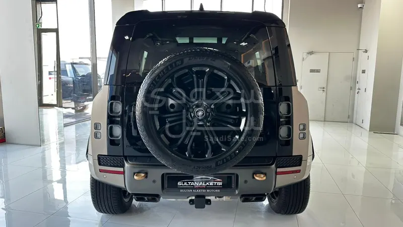 2025 Land Rover Defender Octa