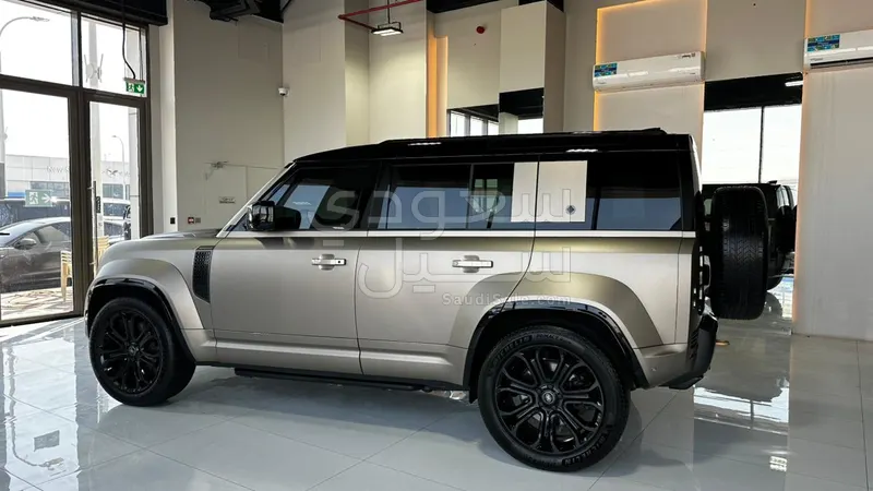 2025 Land Rover Defender Octa