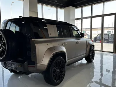 2025 Land Rover Defender Octa