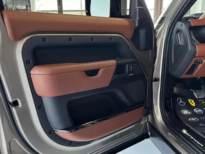 2025 Land Rover Defender Octa