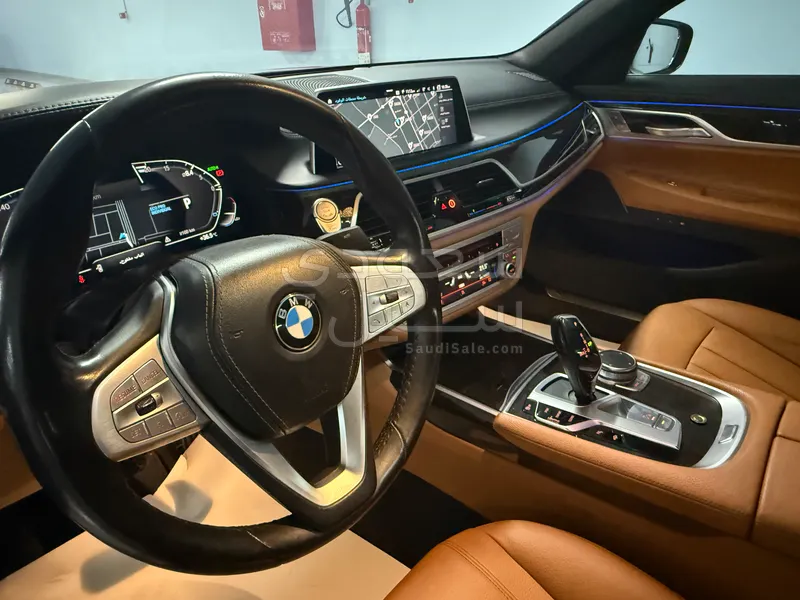 2021 بي ام دبليو الفئة السابعة 730 أي