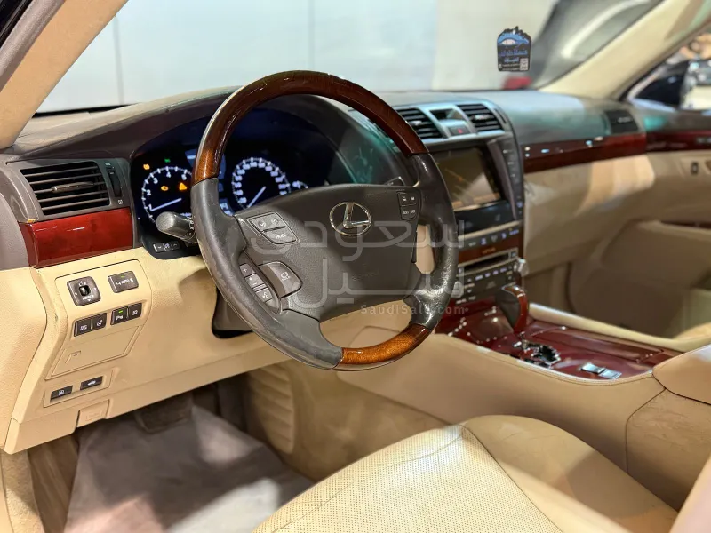 2011 لكزس إل إس 460