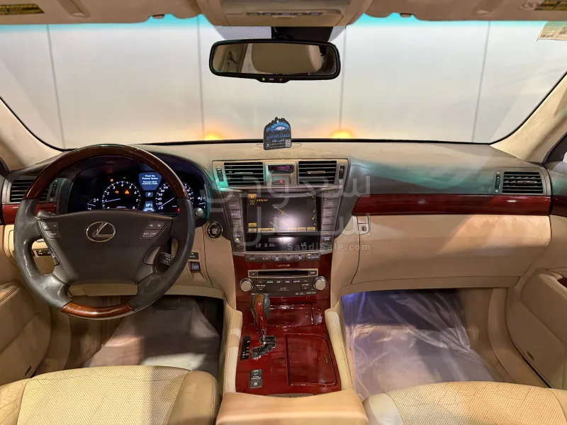 2011 لكزس إل إس 460