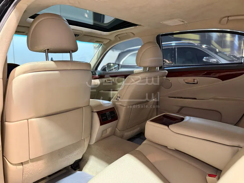 2011 لكزس إل إس 460