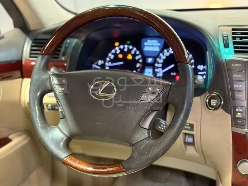 2011 لكزس إل إس 460
