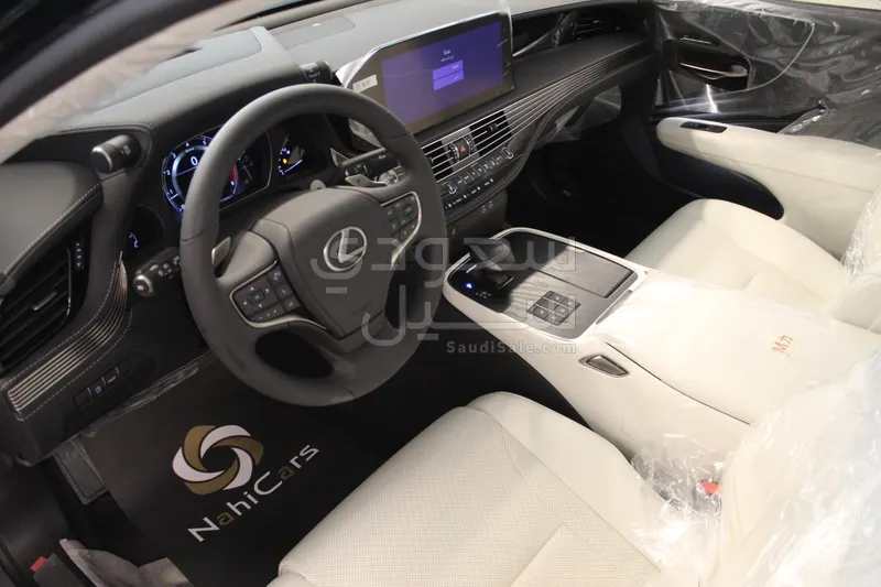 2025 لكزس إل إس 350