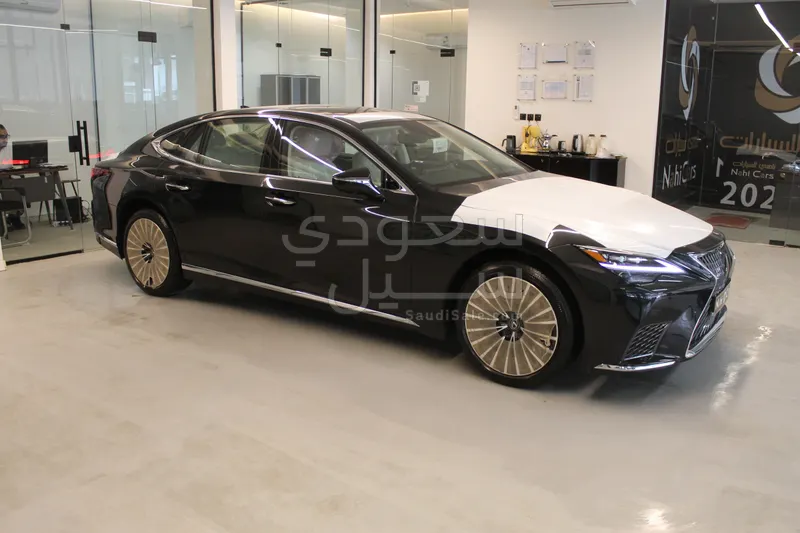 2025 لكزس إل إس 350