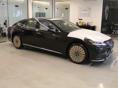 2025 لكزس إل إس 350