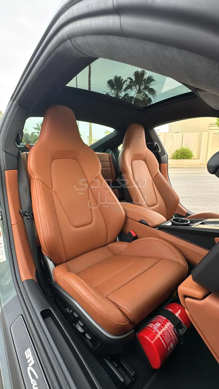 2026 Porsche 911 Carrera 4 GTS